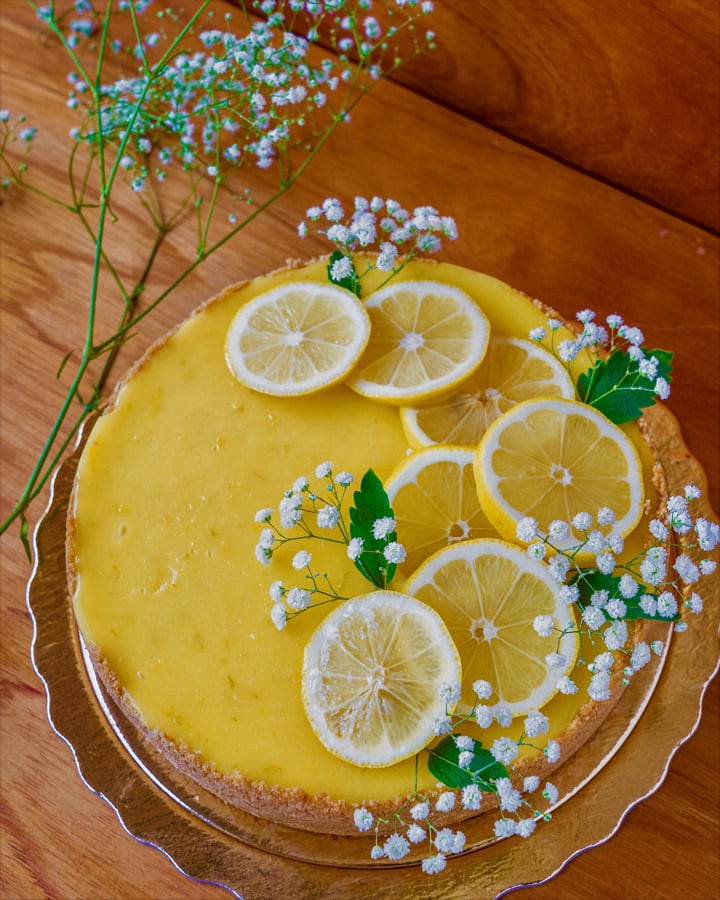 Sicilian lemon tart with biscuit base